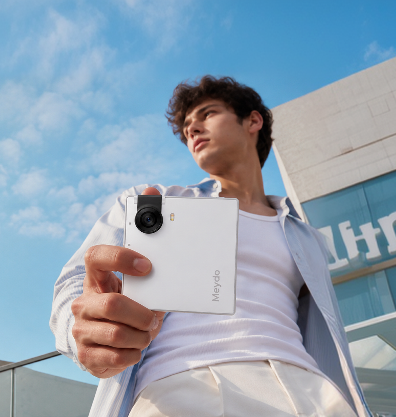 Meydo C1 handheld lifestyle visual